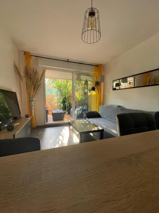 Agreable T2 Traversant Rdc Avec Terrasse + Balcon+ Parking 2 Places Монпелие Екстериор снимка